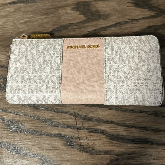 Michael Kors Handbags - Michael Kors Large Center Stripe 3/4 zip Wallet EUC